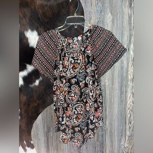 Cato size medium black with bright floral silver chest bar flowy top in VGUC
